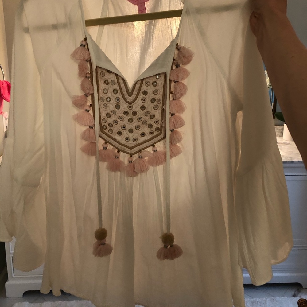 White shirt with detail